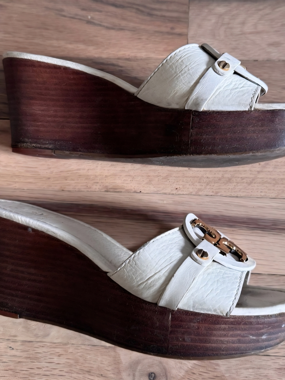 Tory Burch White Leather Logo Platform Mules with Gold Emblem - Picture 5 of 8